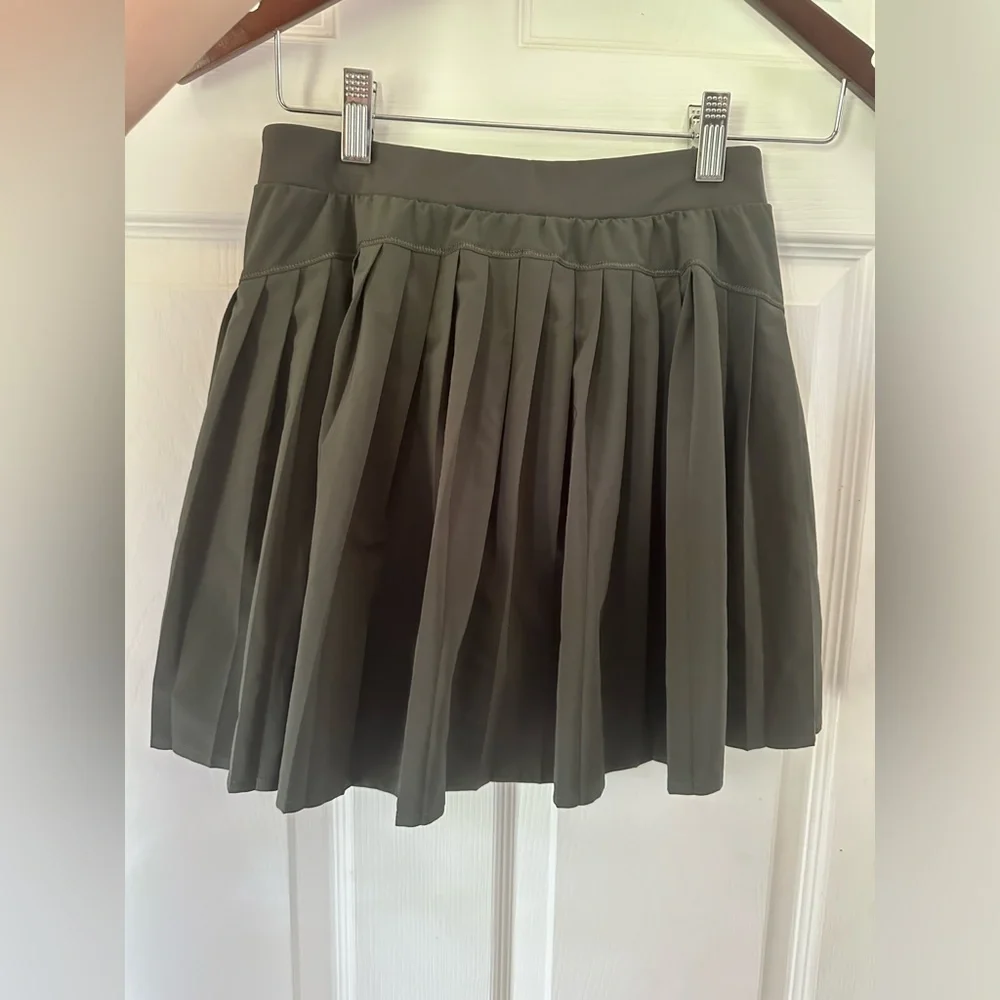 NWOT SPANX Get Moving Pleated Skort in Palm Green - Picture 5 of 6